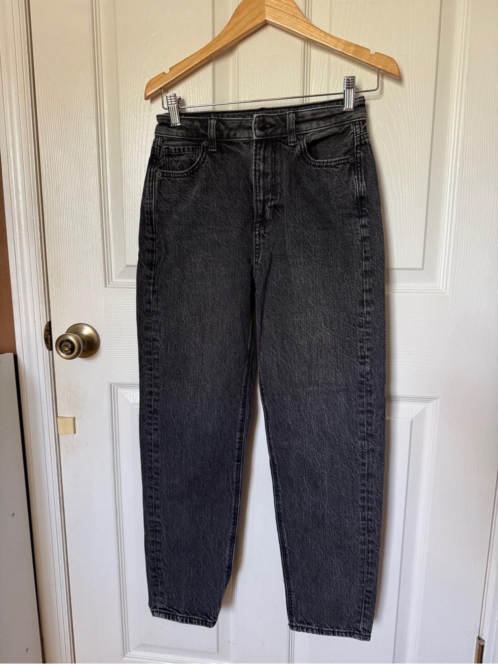 American Eagle Outfitters High-Rise Washed Black Mom Straight Jeans/ 00 Short